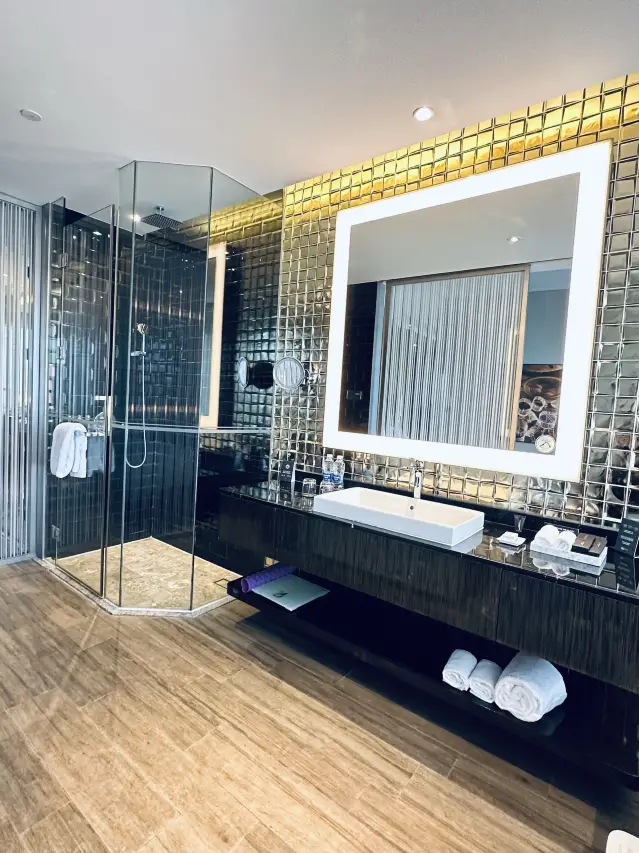 深圳硬石酒店bathroom
