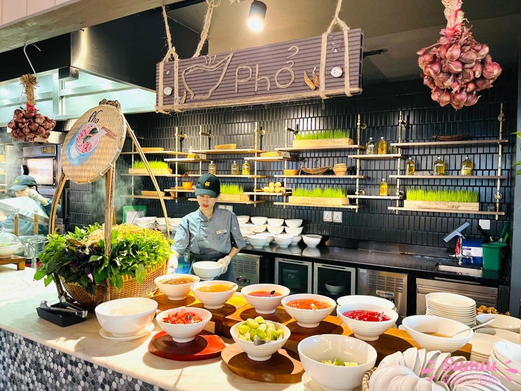 現做雞、牛、豬越南粉｜新鮮香葉、芽菜任拿