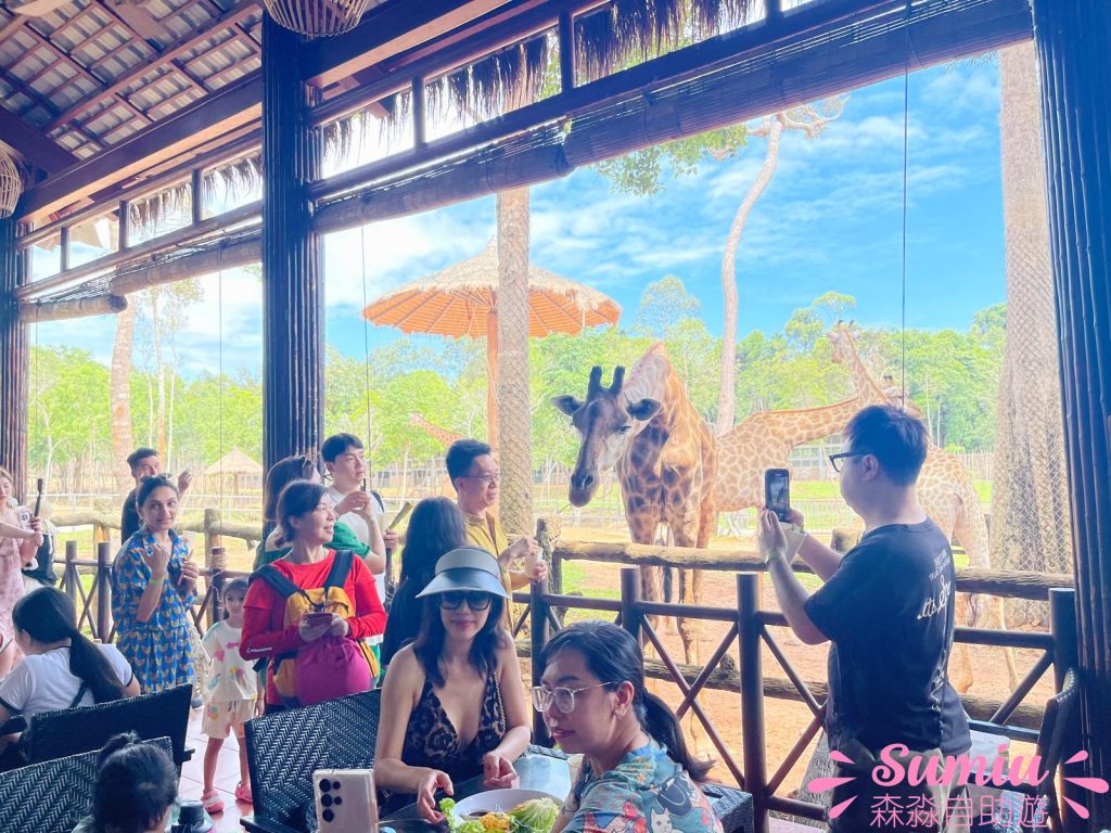 富國島珍珠野生動物園長頸鹿餐廳Giraffe Restaurant