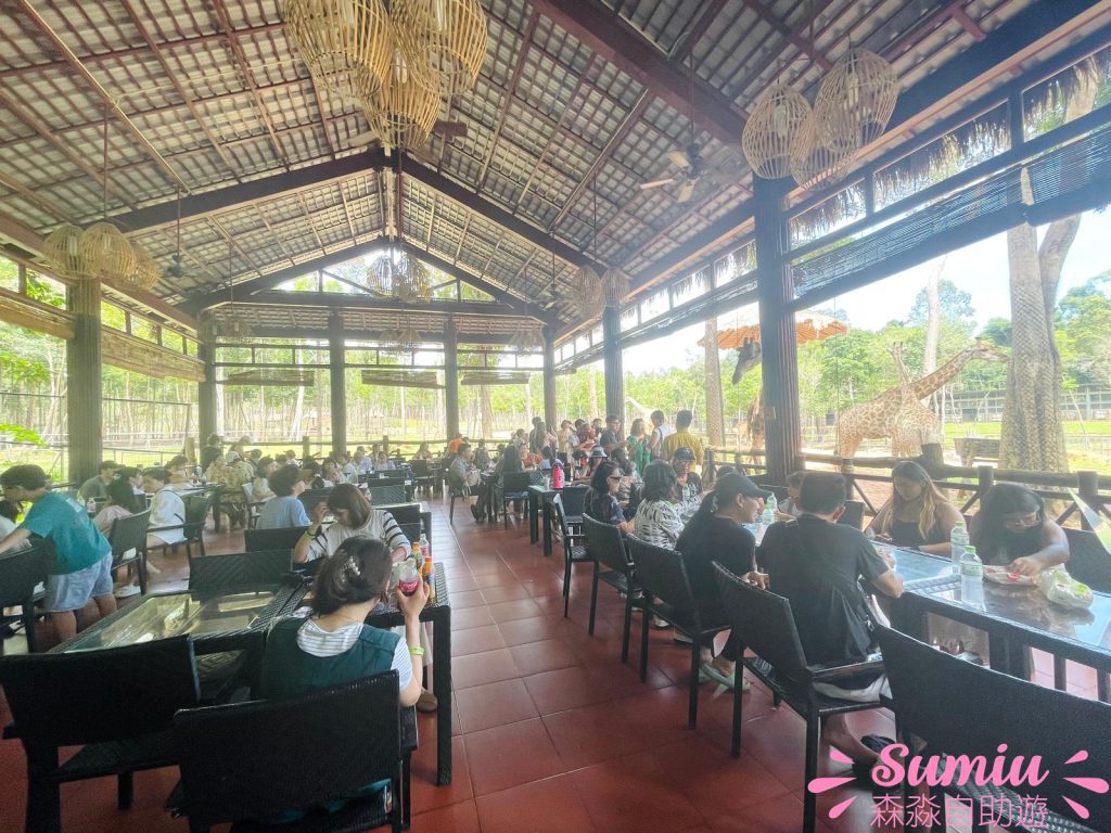 富國島珍珠野生動物園長頸鹿餐廳Giraffe Restaurant