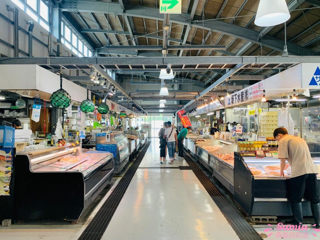 泊港漁市場|沖繩那霸10分鐘到機場的乾淨漁市場|便宜超鮮海產當早午餐!