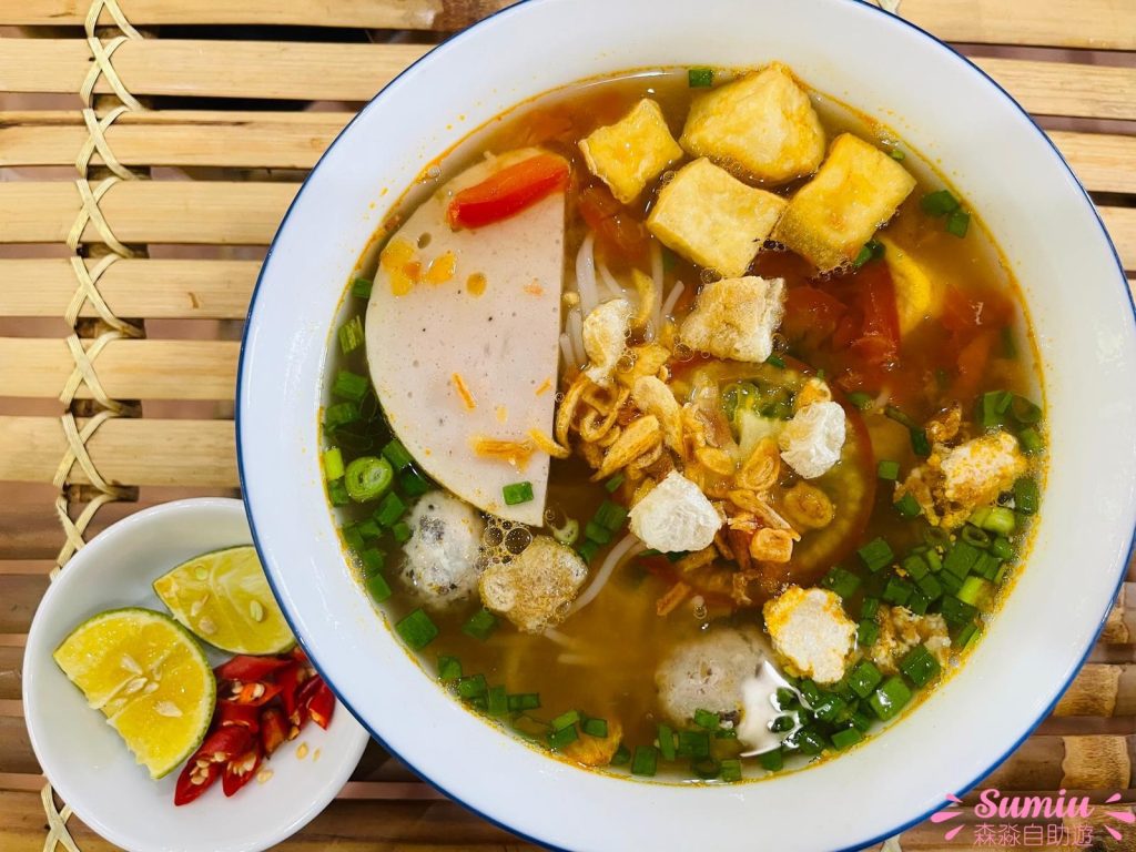 富國島日落小鎮餐廳|WOW QUÊ TÔI|蟹膏湯米粉|蝦醬撈米粉