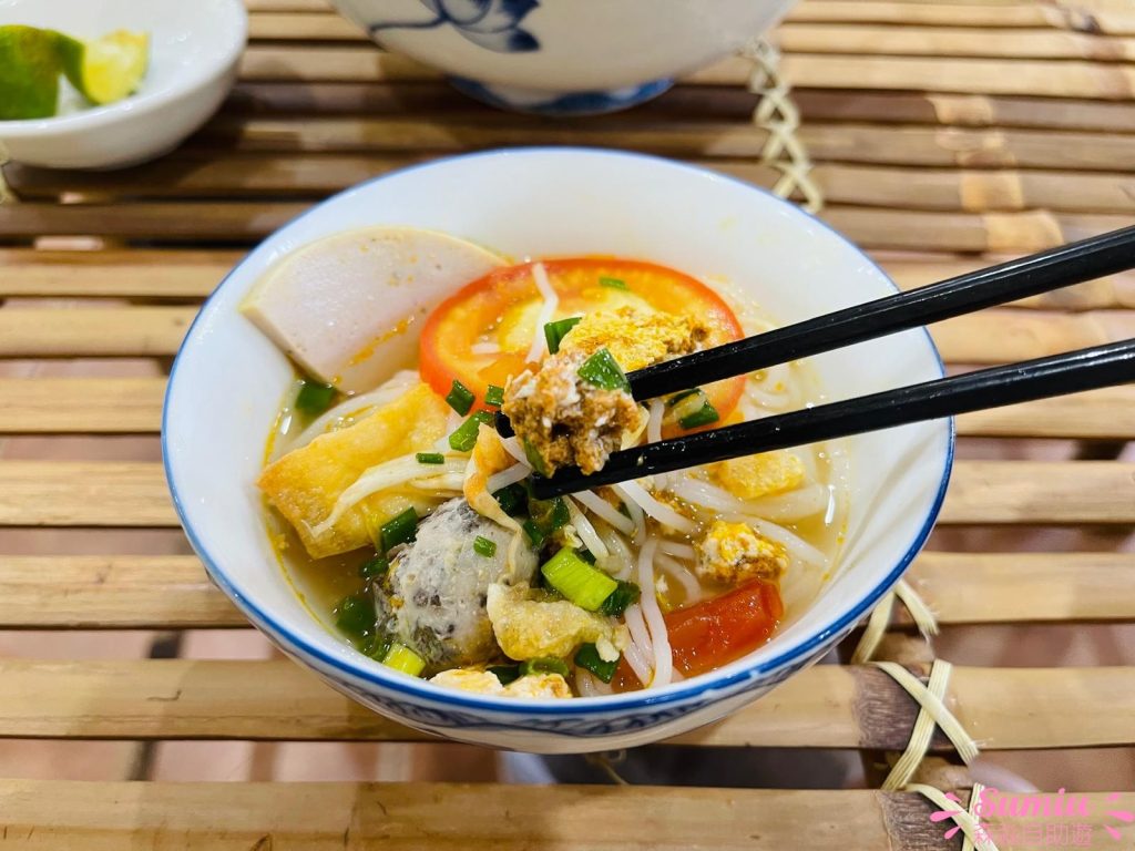 富國島日落小鎮餐廳｜WOW QUÊ TÔI｜蟹膏湯米粉｜蝦醬撈米粉