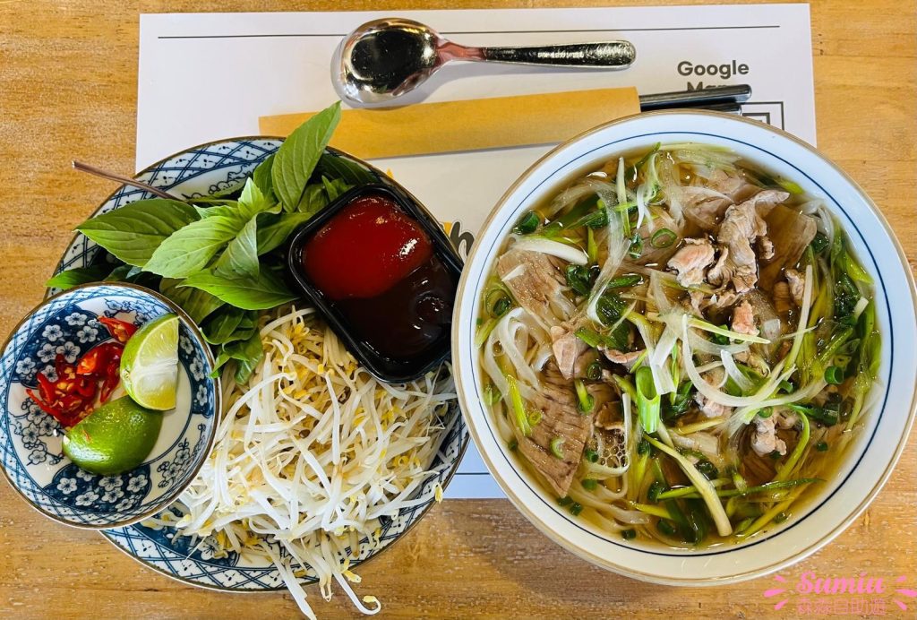 富國島中部美食｜Sonasea夜市｜正宗越式牛肉河粉、炒通菜｜Morris Boutique
